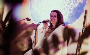 Karacs_Ildiko_koncert_hangok_meditacio_hangfurdo_mantrakoncert_fokep_elmenyvadaszat_vrabel_ilona